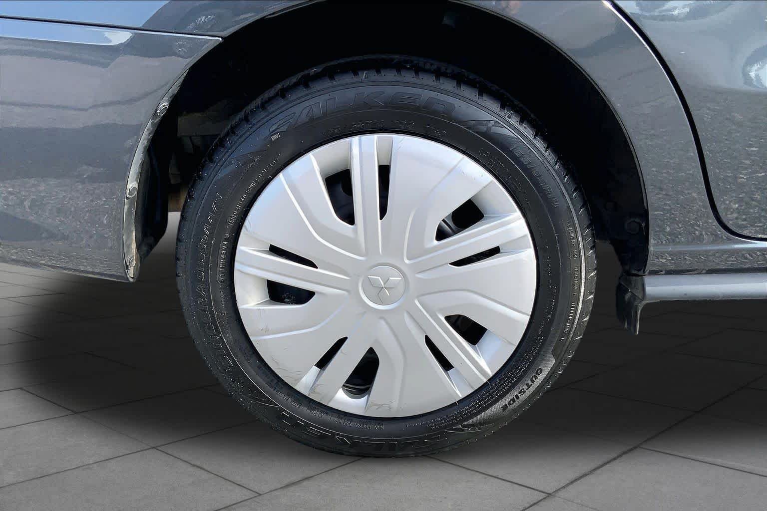 Used 2024 Graphite Gray Metallic Mitsubishi ES image 11