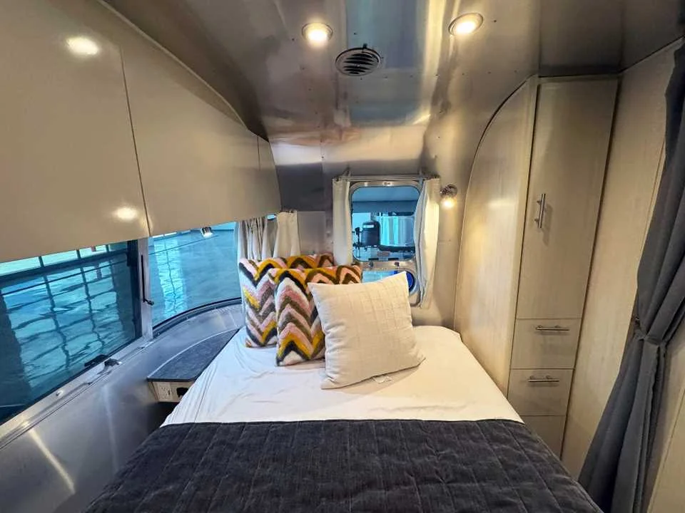 Used 2021 SILVER AIRSTREAM  image 23