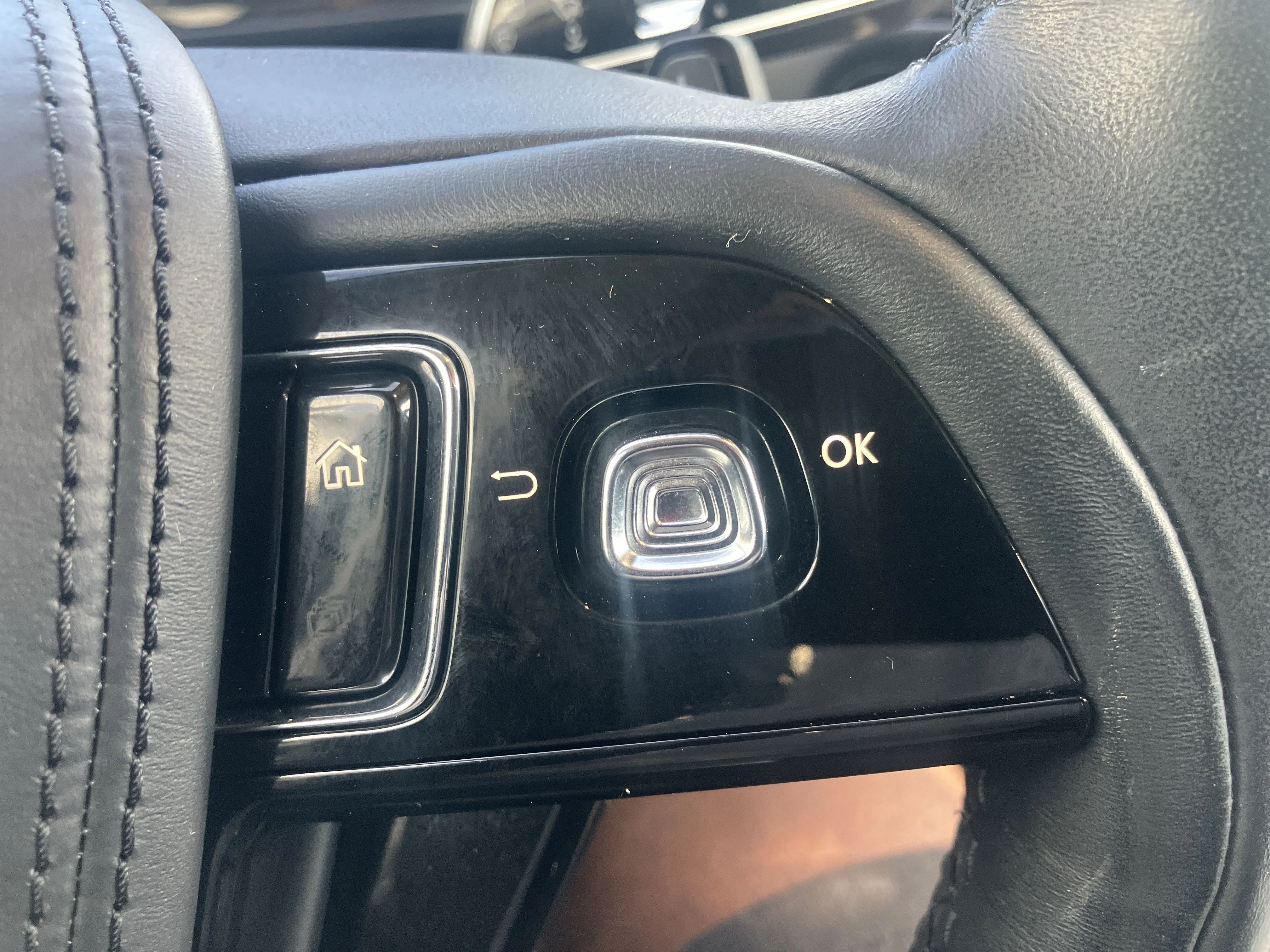 Used 2020 Radiance Metallic Lincoln Grand Touring image 28