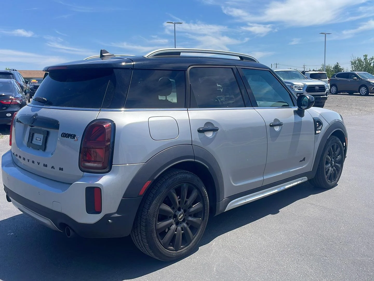 Used 2024 Melting Silver III Metallic MINI Cooper S image 11
