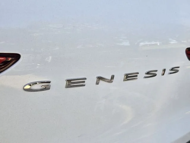 Used 2024 White Genesis 2.5T image 10