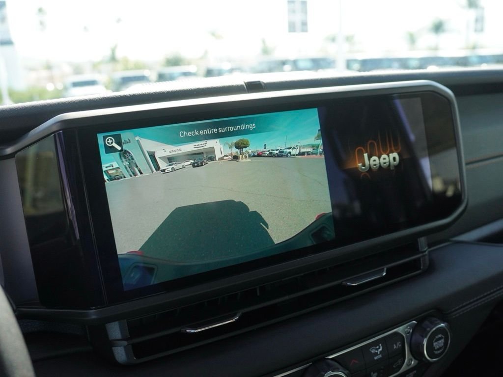 New 2026 Granite Crystal Metallic Clear-Coat Exterior Paint Jeep Mojave image 13