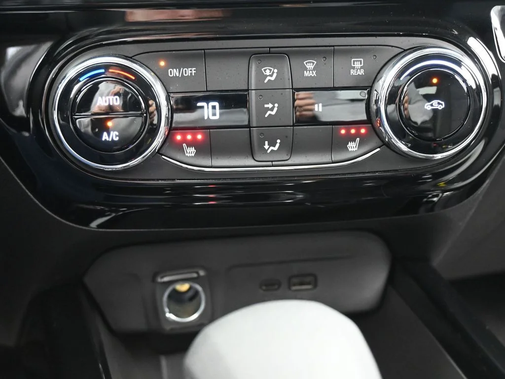 Used 2025 Summit White Chevrolet LT image 23