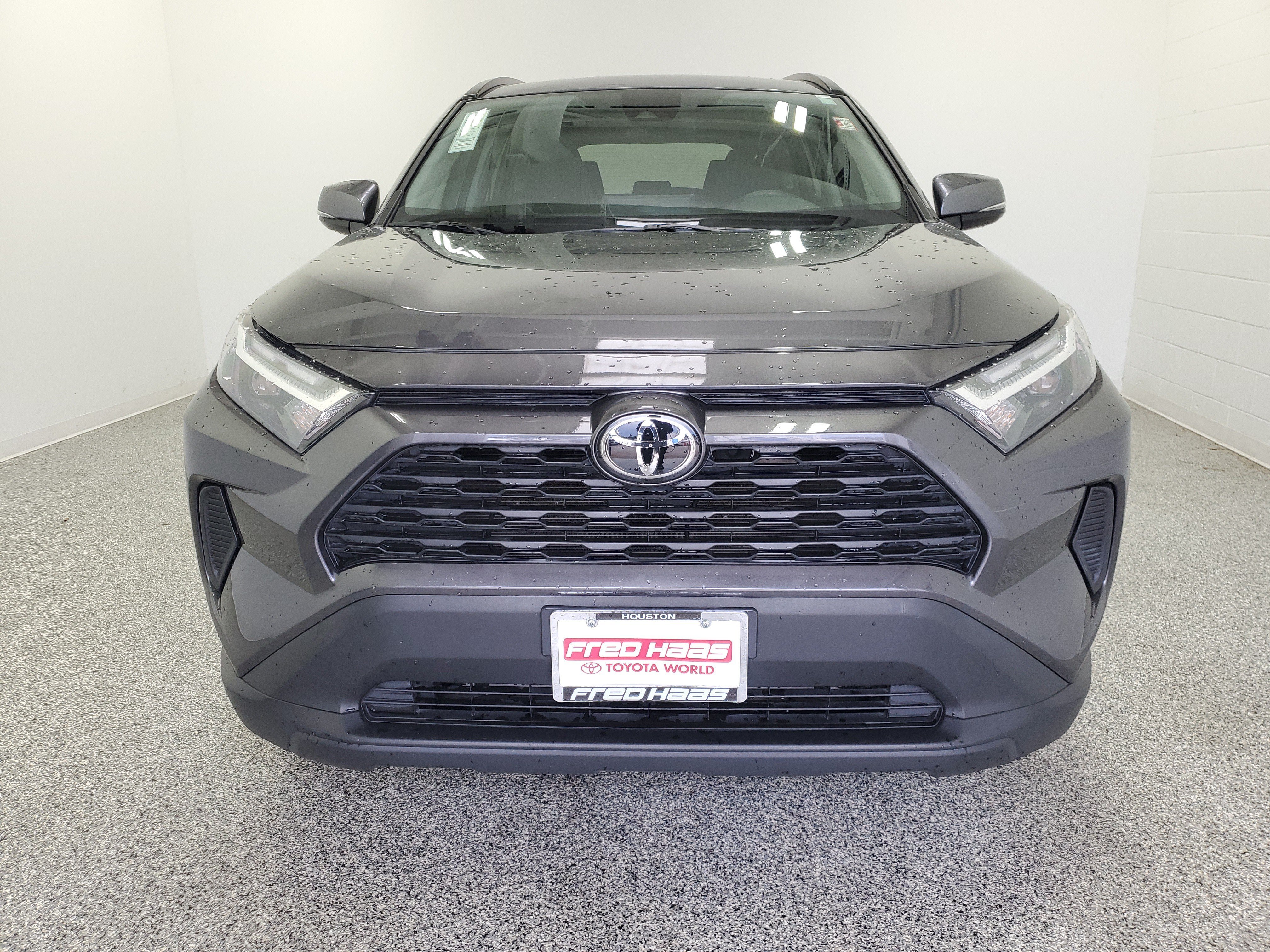 Used 2025 Magnetic Gray Metallic Toyota XLE image 4