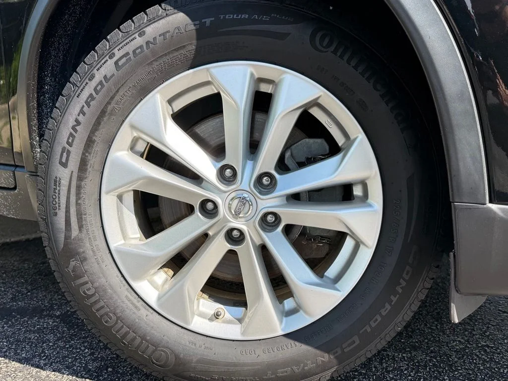 Used 2016 Black Nissan SV image 10