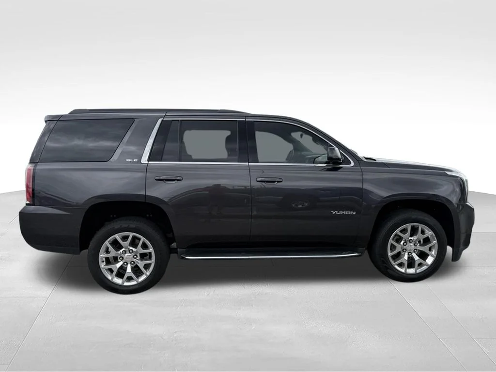 Used 2017 Silver GMC SLE image 28