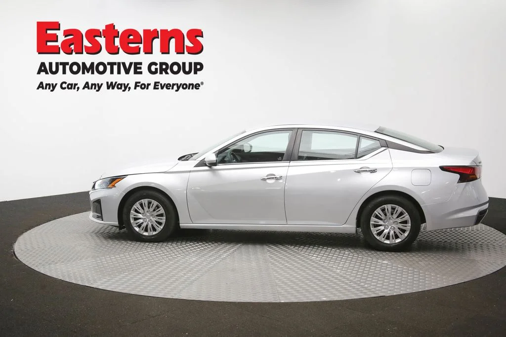 Used 2023 Silver Nissan 2.5 S image 59