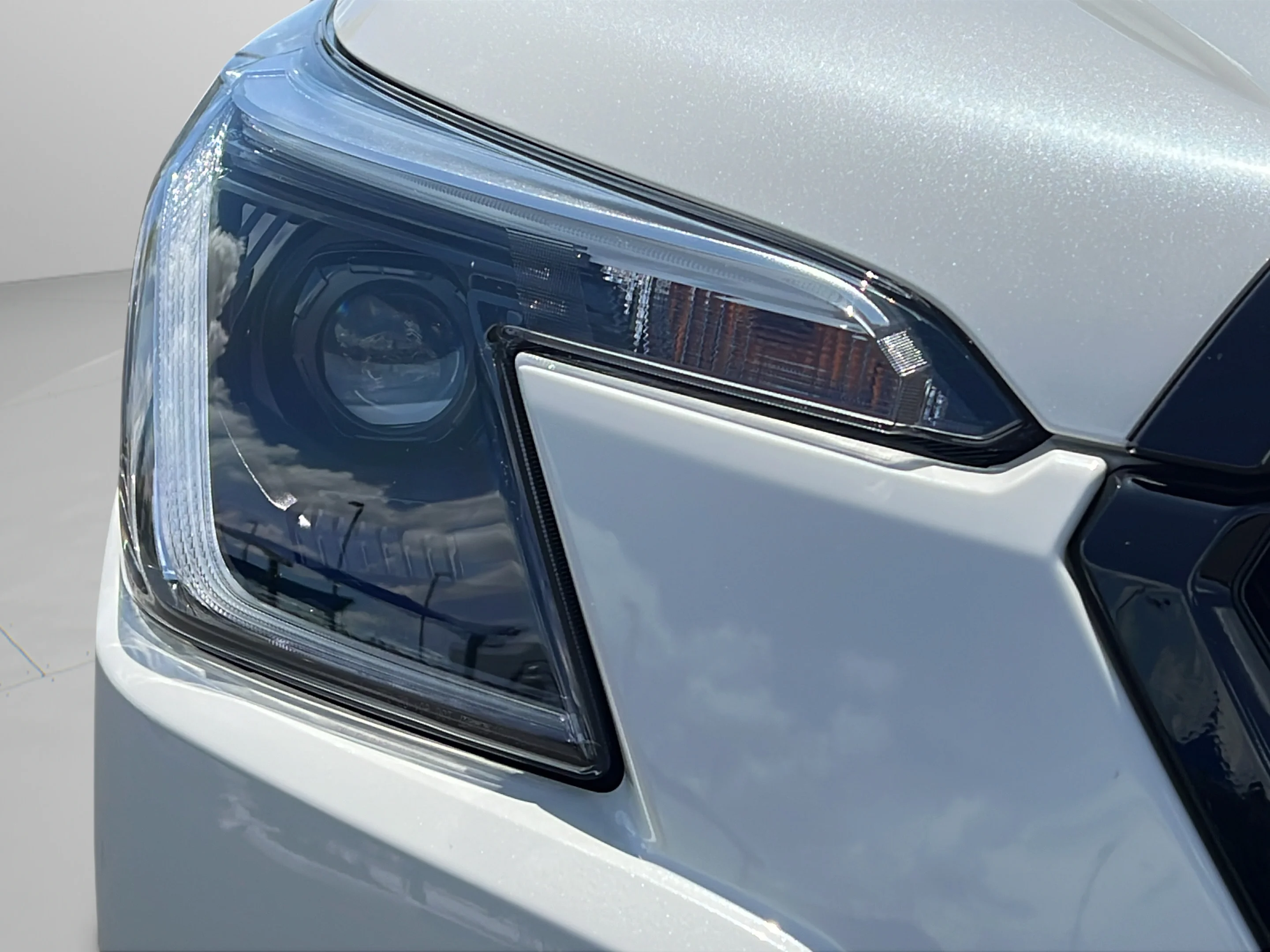 Used 2023 Crystal White Pearl Subaru Limited image 28