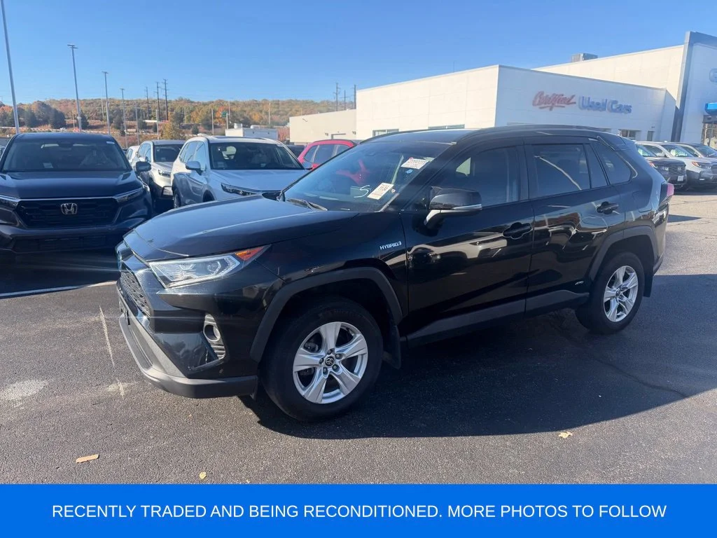 Used 2021 Midnight Black Metallic Toyota XLE image 3