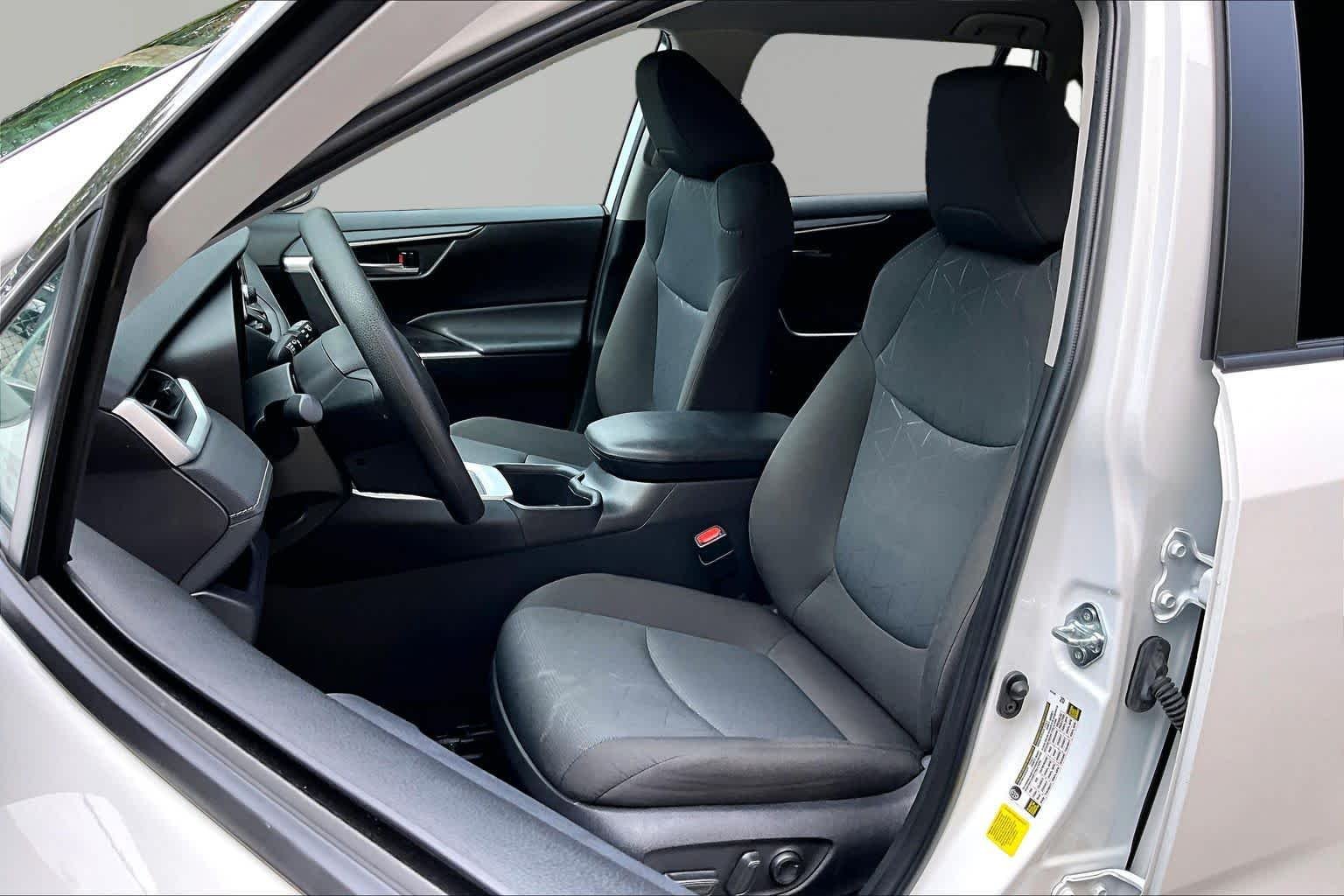Certified Used 2025 Ice Cap Toyota Hybrid XLE image 8