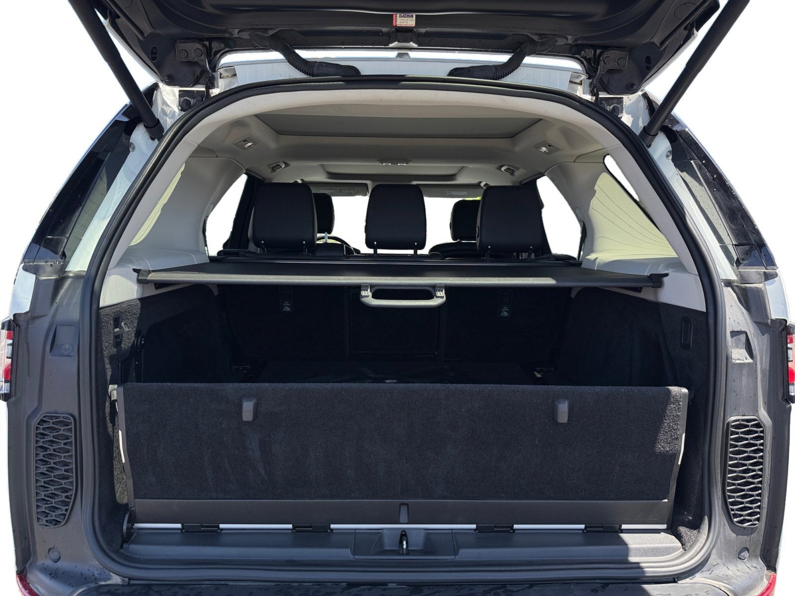 Used 2017 White Land Rover HSE image 17