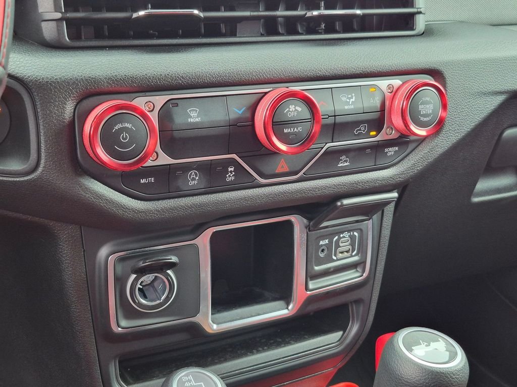 Used 2024 Crystal Metallic Jeep Sport image 13