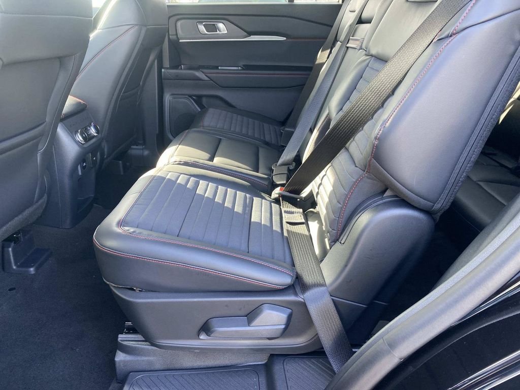 New 2026 Agate Black Metallic Ford ST-Line image 9