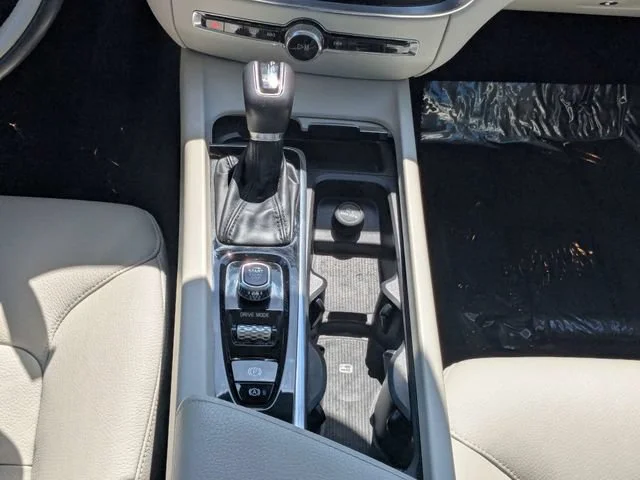 Used 2019  Volvo Momentum image 18