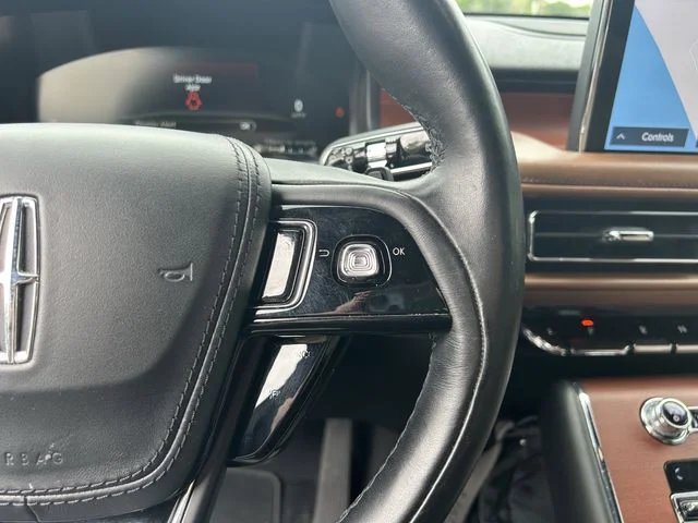 Used 2020 Red Lincoln Reserve image 30
