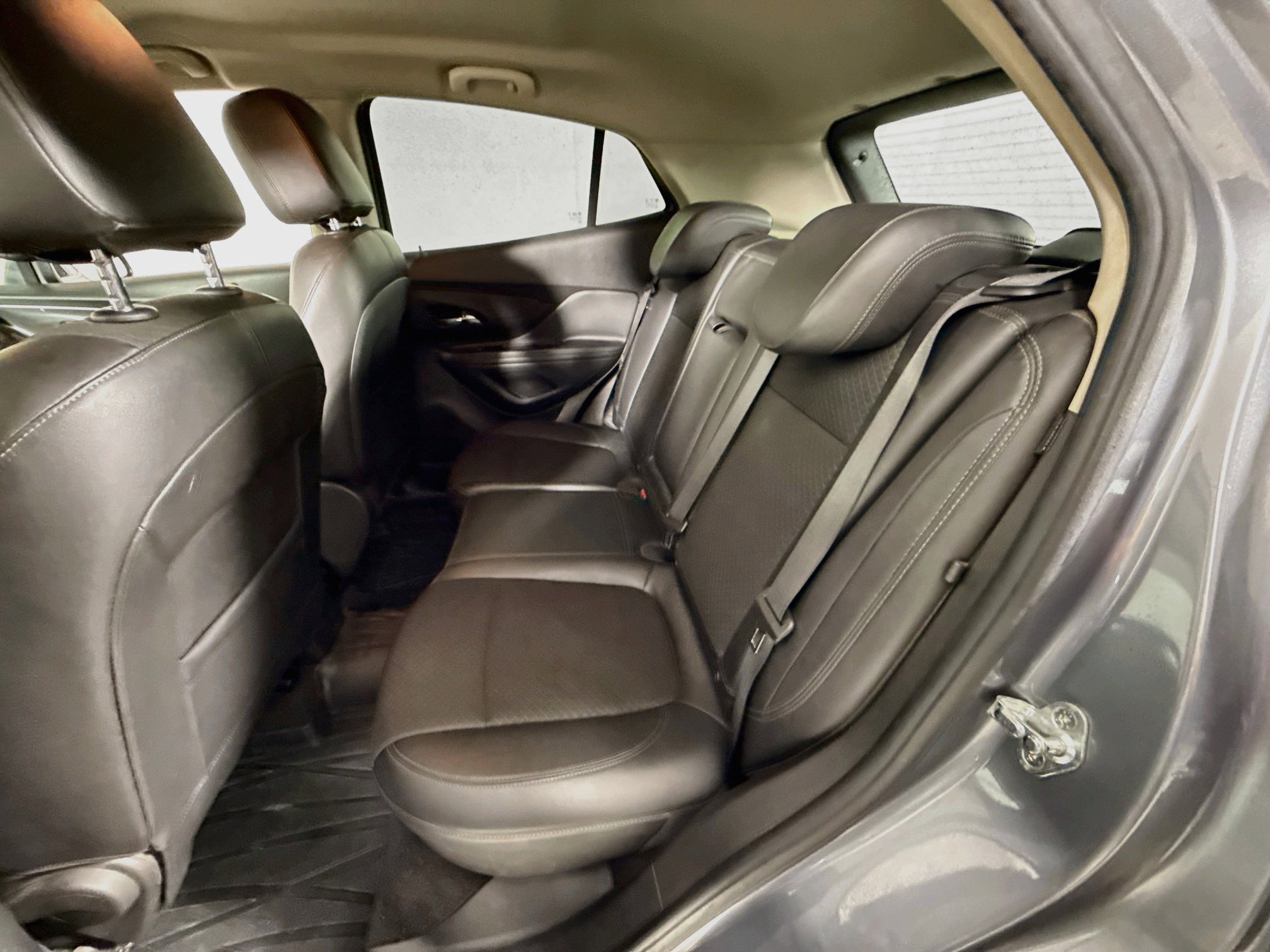 Used 2019 Gry Buick Preferred image 4