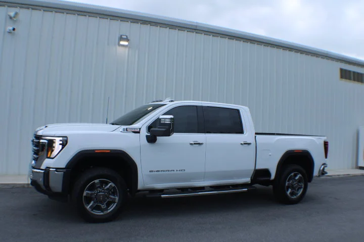 Used 2025 Summit White GMC SLT image 4
