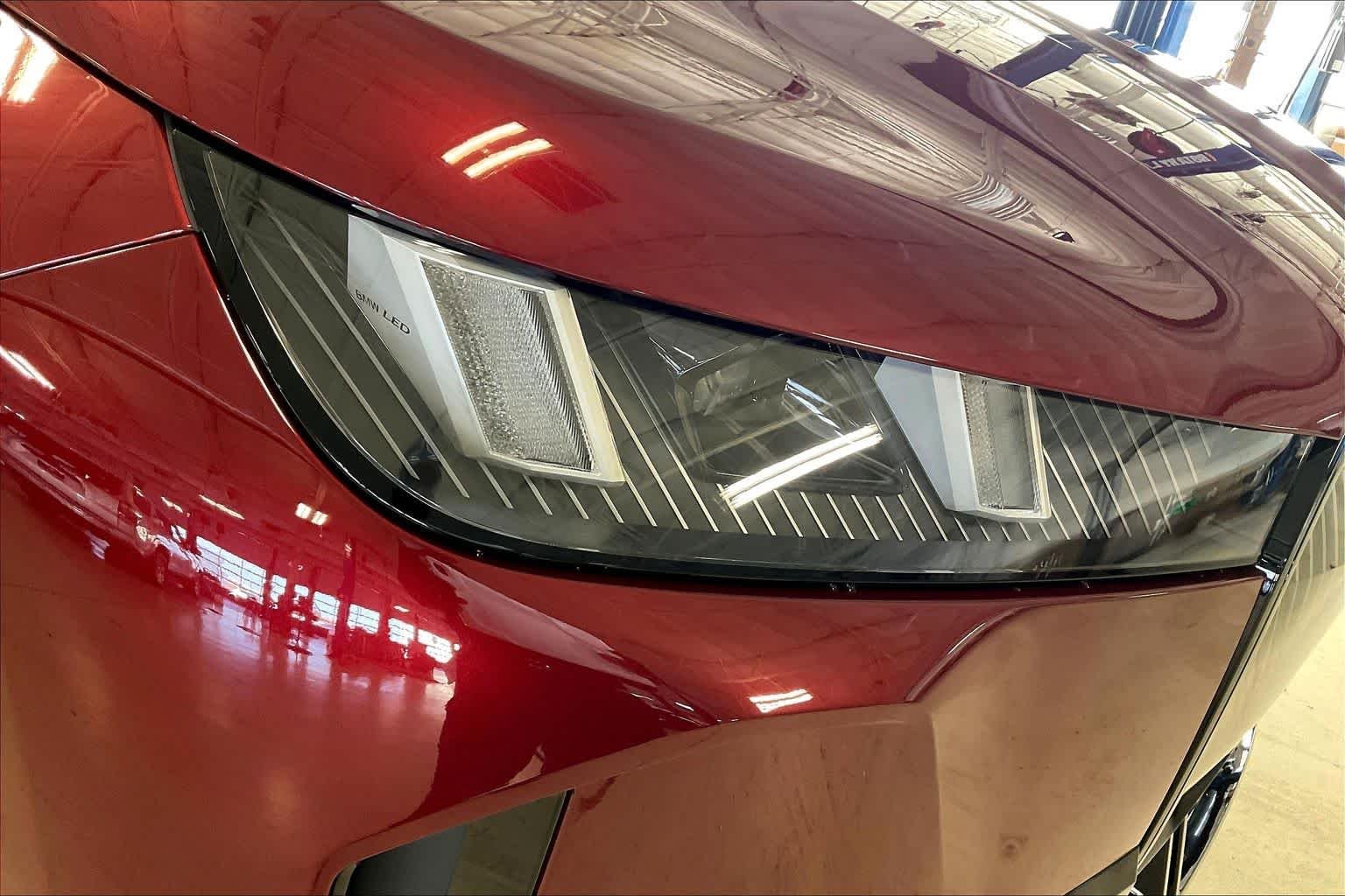 Used 2026 Aventurin Red Metallic BMW xDrive60 image 13