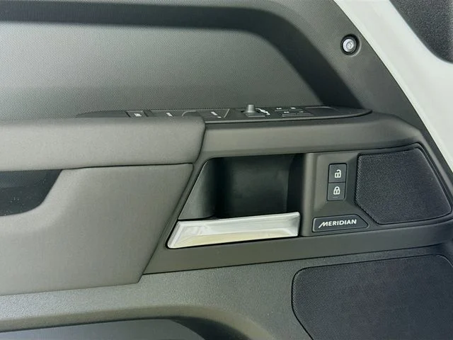 Used 2025 White Land Rover S image 20