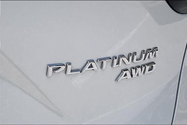 Used 2024 White Nissan Platinum image 8