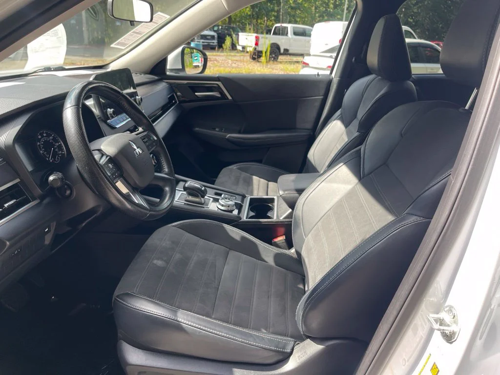 Used 2024 White Mitsubishi SE image 15