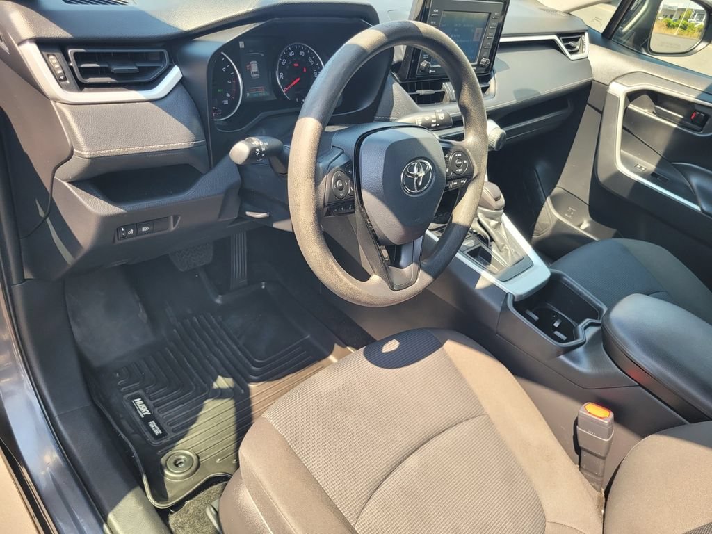 2022 Toyota RAV4 LE - Photo 14