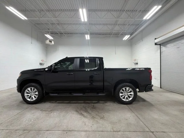 Used 2025 Black Chevrolet Custom image 4