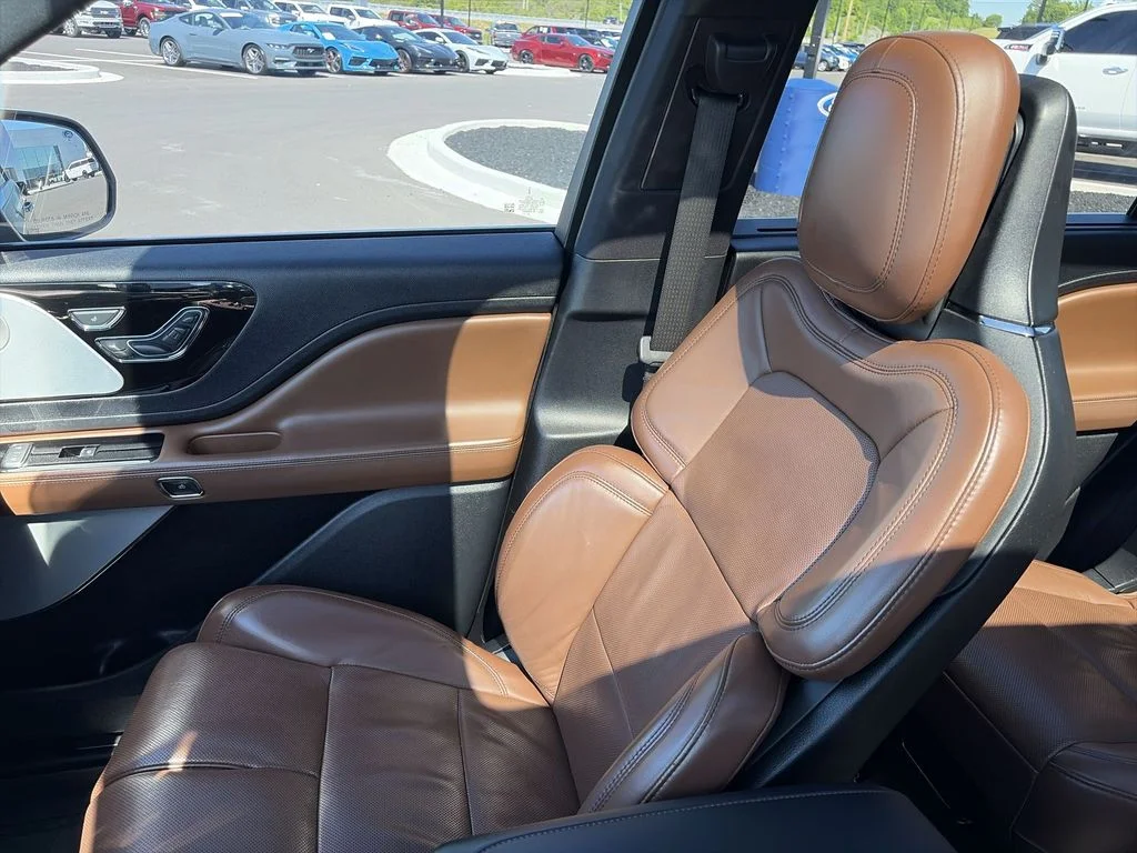 Used 2020 Black Lincoln Reserve image 25