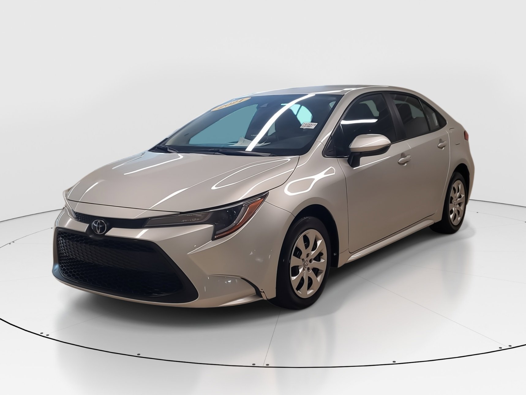 Used 2021 Classic Silver Metallic Toyota LE image 4