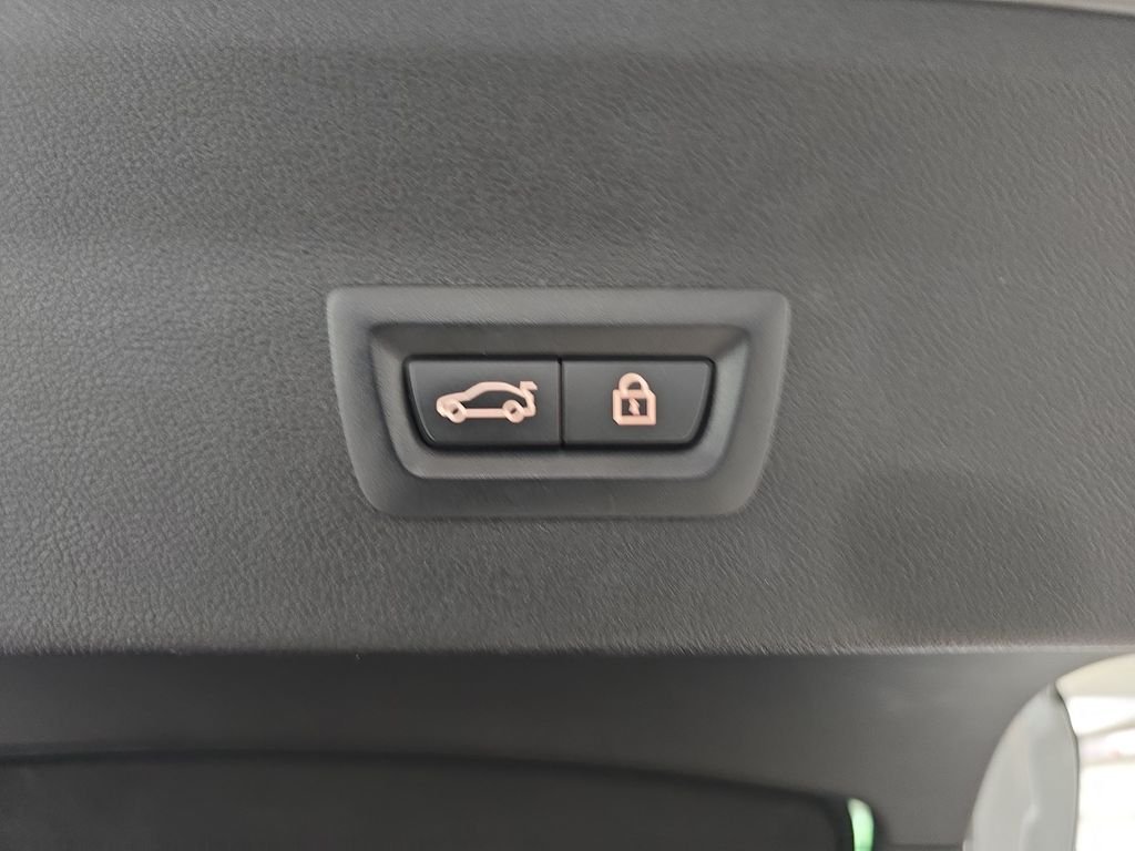 Used 2020 Glacier Silver Metallic BMW xDrive30i image 31