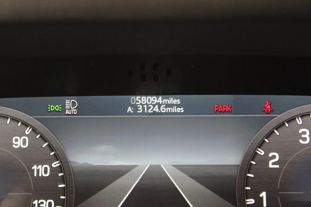 Used 2022 Silver Land Rover XS Edition image 19