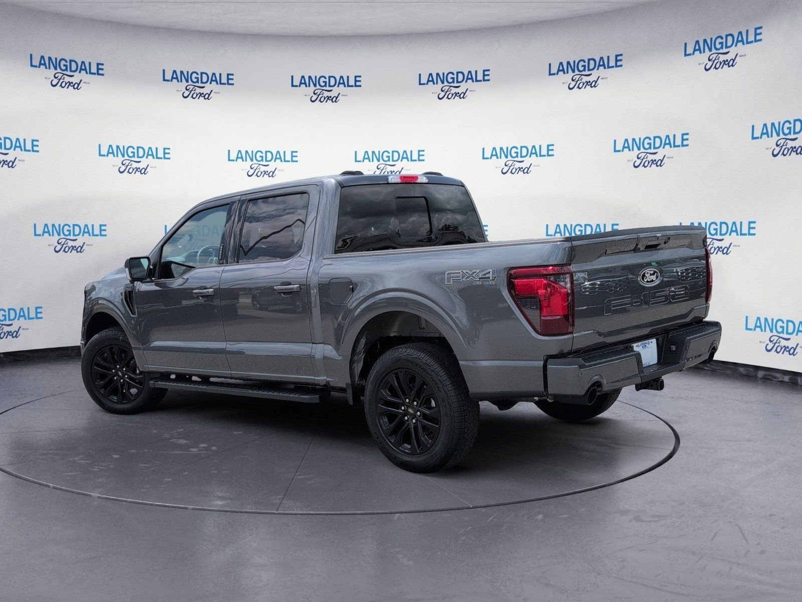 New 2026 Carbonized Gray Metallic Ford XLT image 9
