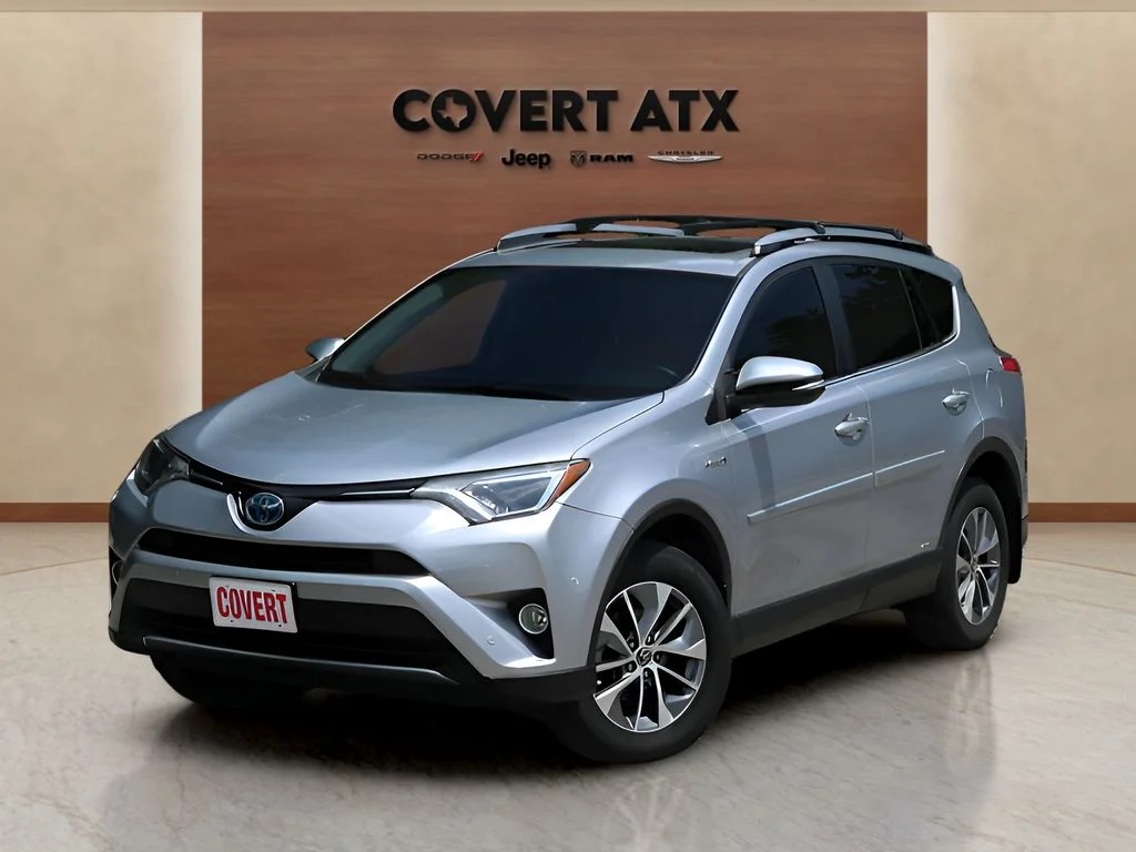 Used 2017 Silver Toyota XLE image 1