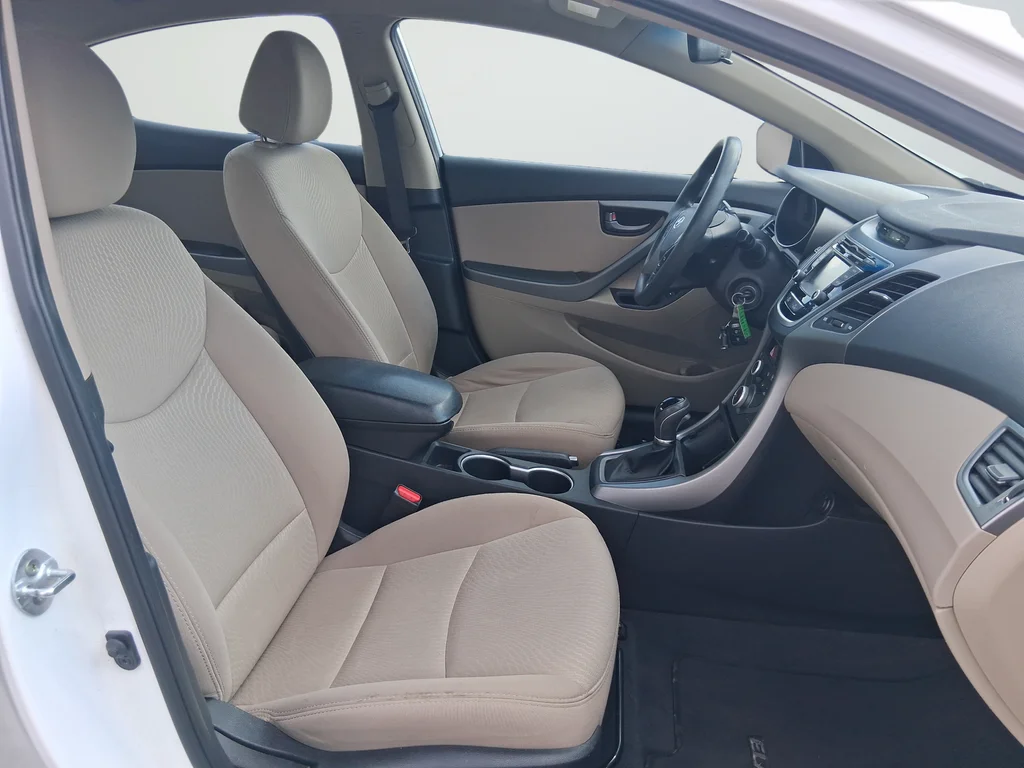 Used 2015 White Hyundai SE image 25