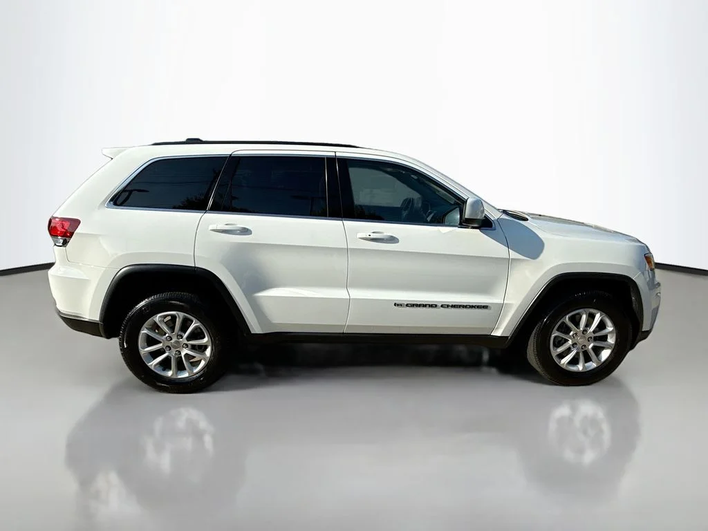 Used 2022 Bright White Clearcoat Jeep Laredo E image 8