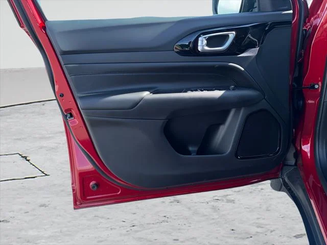 New 2026 Red Hot Pearl-Coat Exterior Paint Jeep Latitude image 12