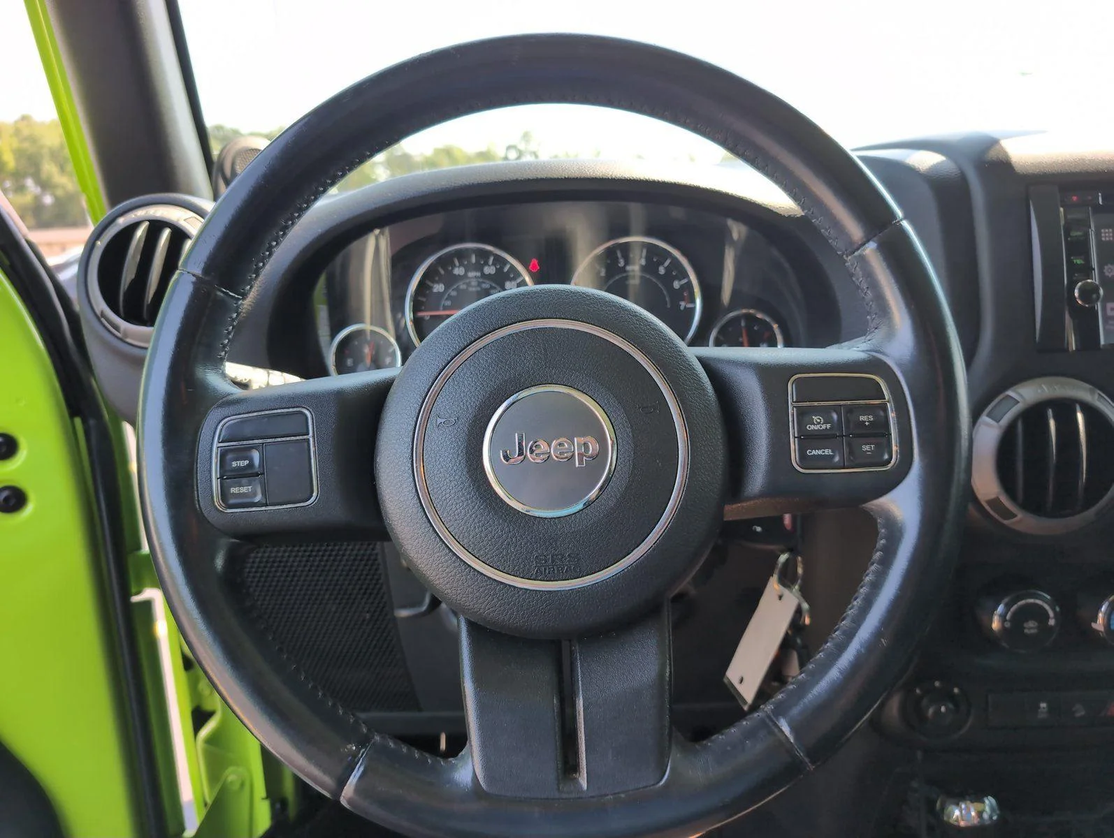 Used 2013 Gecko Pearl Jeep Sport image 28