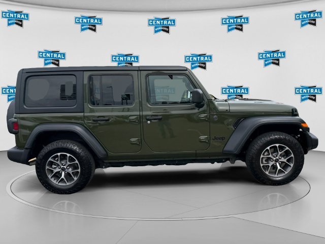 Used 2024 Green Jeep Sport S image 7