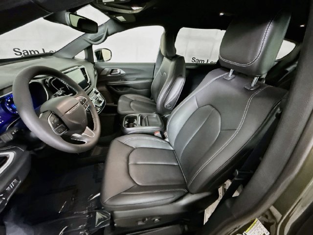 New 2027 Olive Green Pearl-Coat Paint Chrysler Select image 20