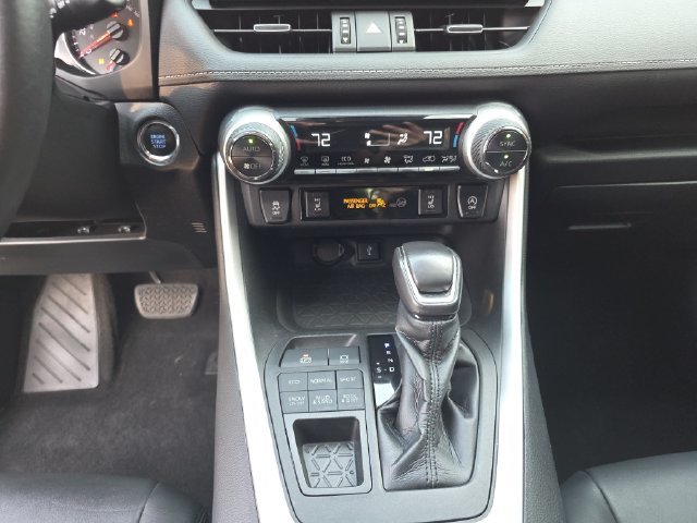 Used 2021 Red Toyota XLE Premium image 22