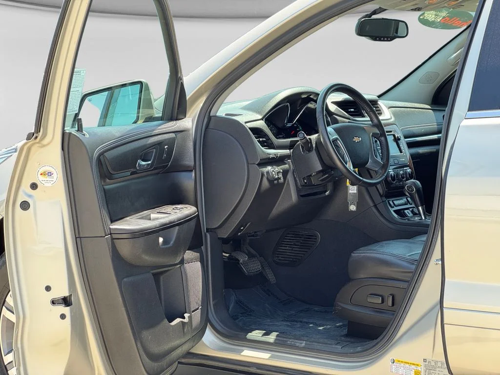 Used 2015 Gold Chevrolet 2LT image 9