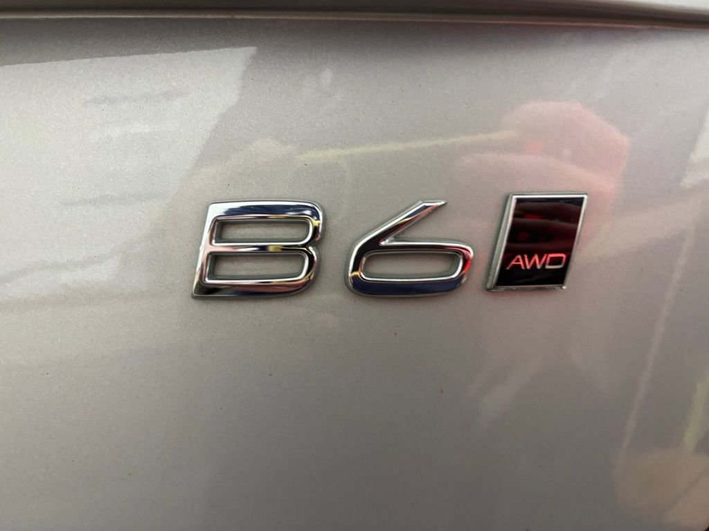 Certified Used 2023 Silver Volvo B6 Plus 7-Seater image 34
