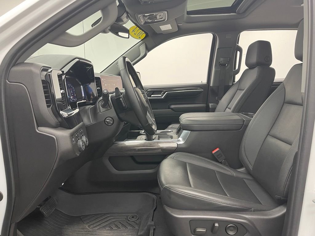 Used 2024 Summit White Chevrolet LTZ image 18