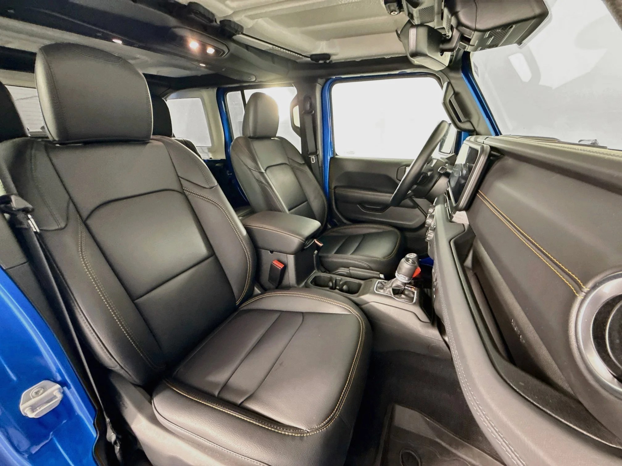 Used 2025 Hydro Blue Pearlcoat Jeep Sahara image 26