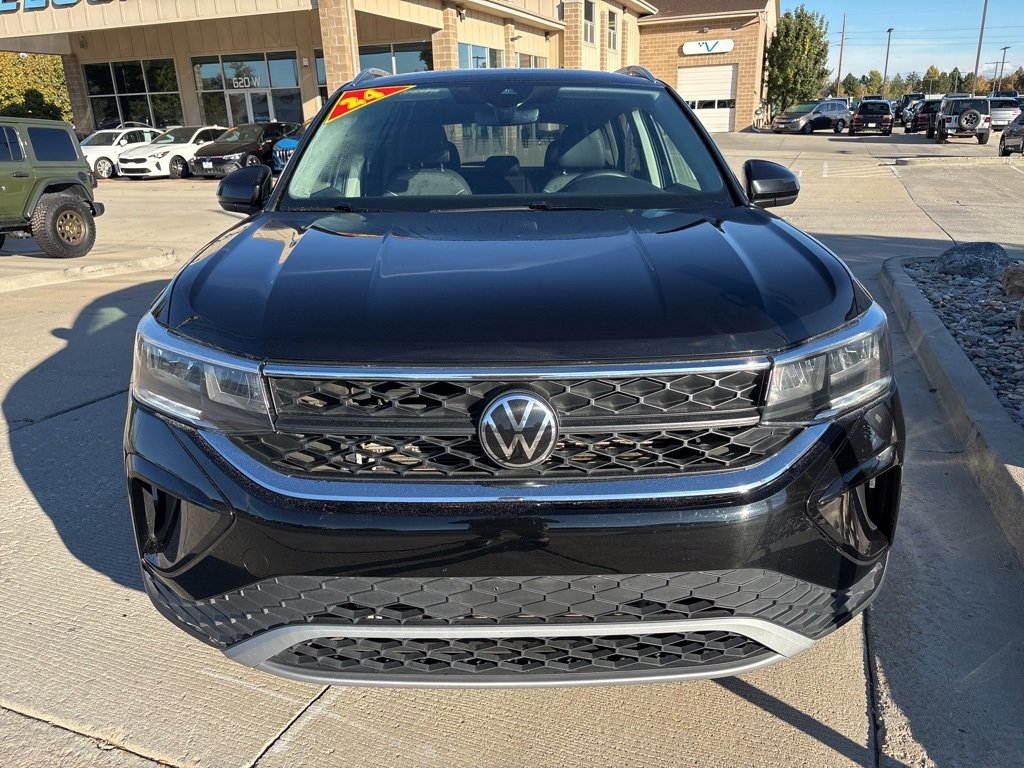 2024 Volkswagen Taos SE photo 2