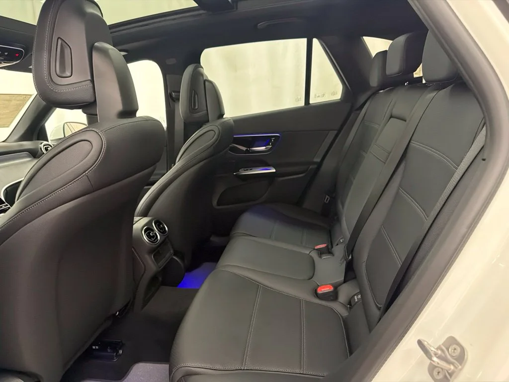 New 2027 White Mercedes-Benz GLC 300 image 20