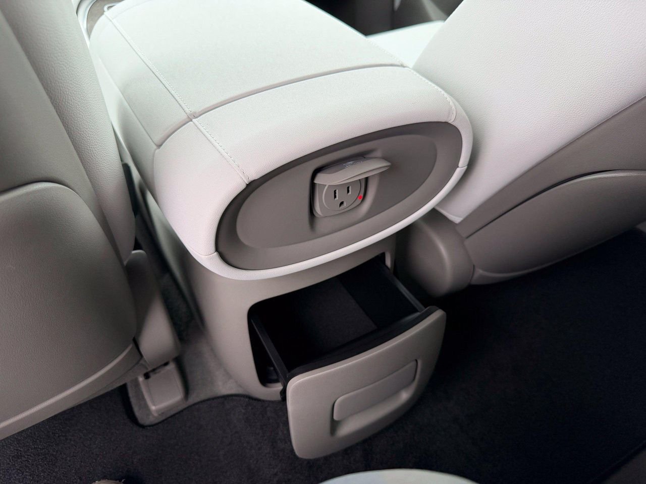 New 2027 Gray Hyundai Limited image 40
