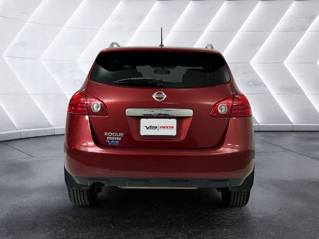 Used 2015 Red Nissan S image 5