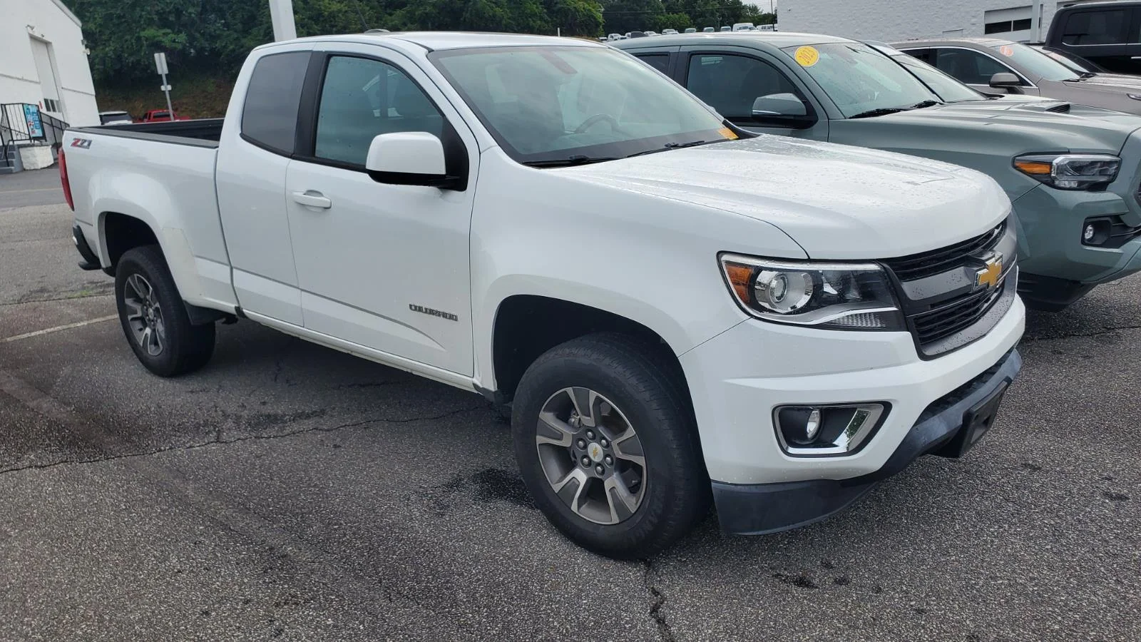 Used 2016 SUMMIT WHITE Chevrolet 4WD Z71 image 2