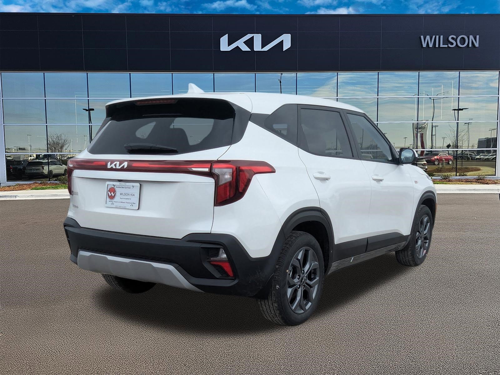 New 2026 Snow White Pearl Kia LX image 2